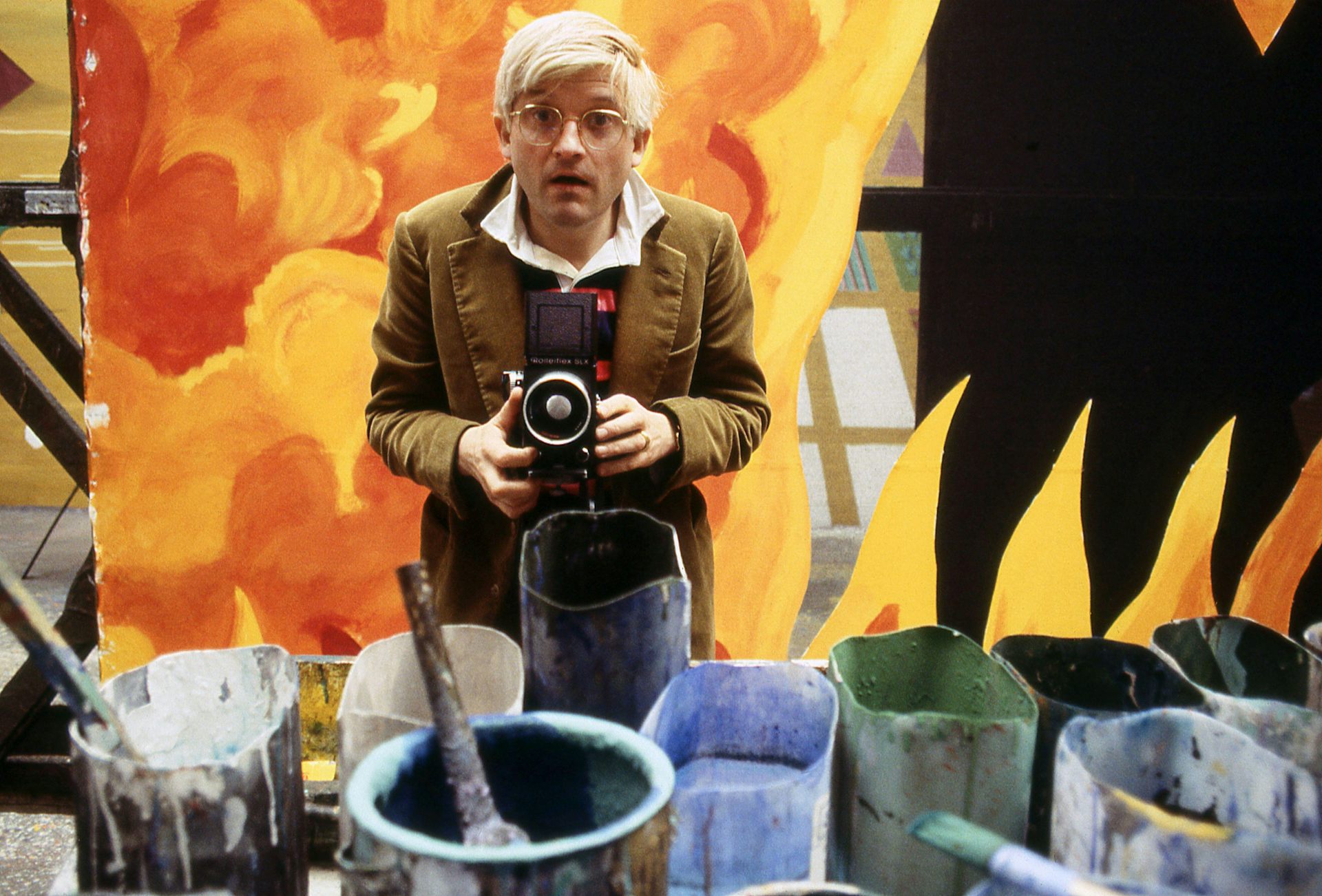 El artista David Hockney en el escenario de una ópera en Glyndbourne.