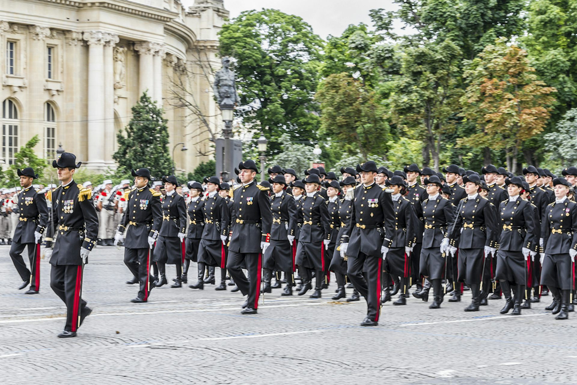 Des élèves de Polytechnique lors de la parade militaire du 14 juillet 2012.
