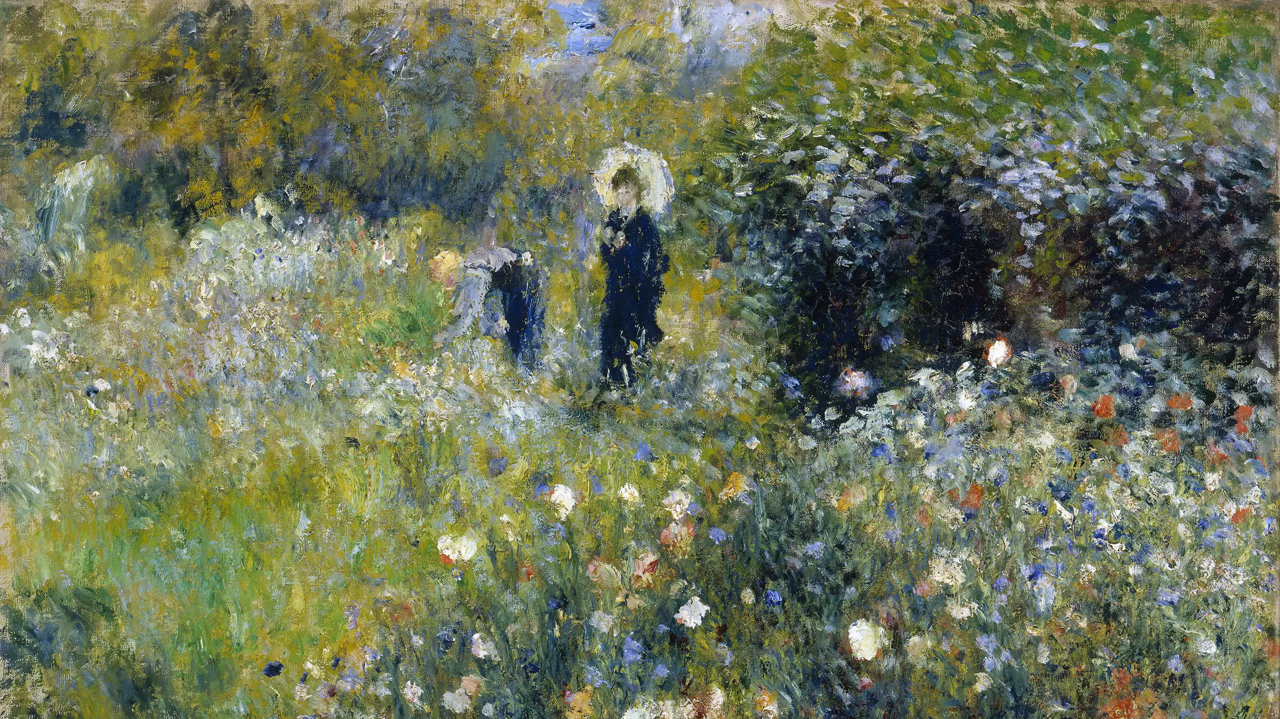Une femme se promène dans un jardin ensoleillé, tenant un parasol, entourée d'une végétation luxuriante.