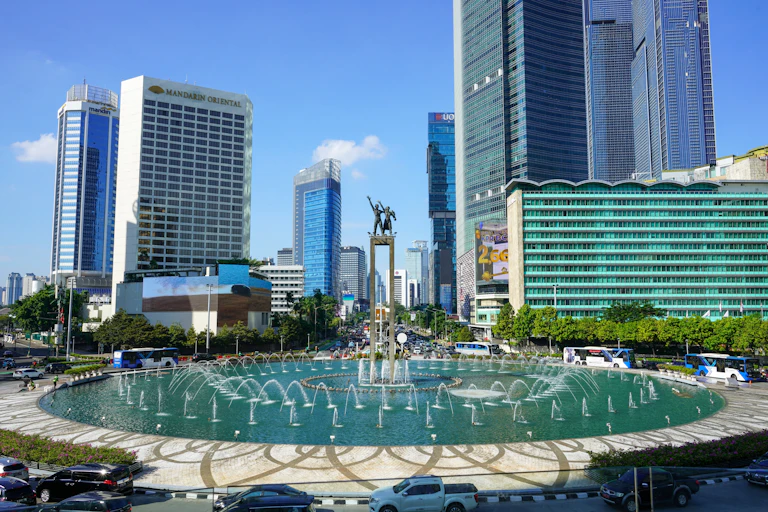 Demo mahasiswa di Bundaran HI menunjukkan bagaimana ruang kota juga menjadi arena pertarungan politik.