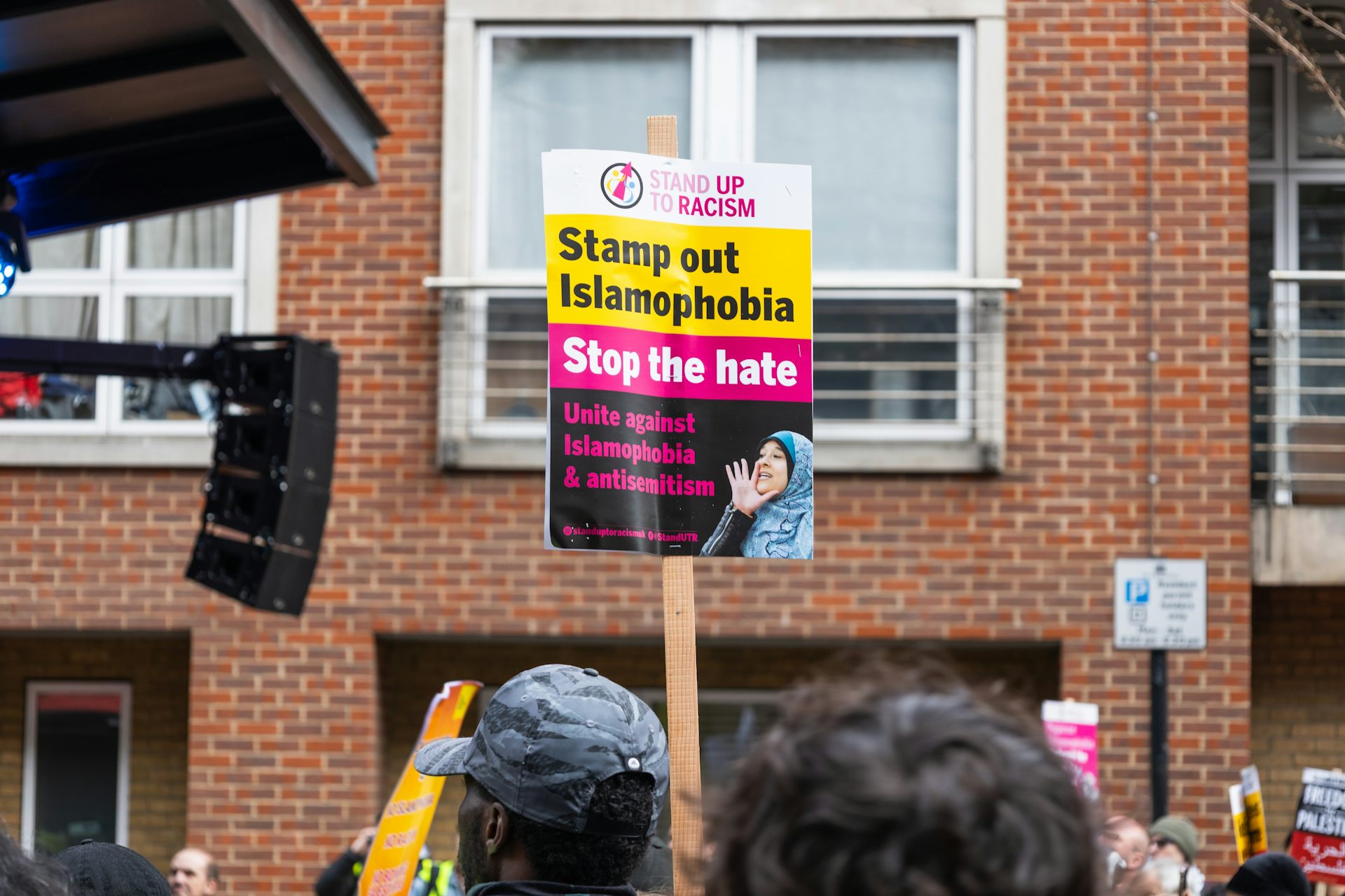 Pancarta de una manifestación contra la islamofobia.