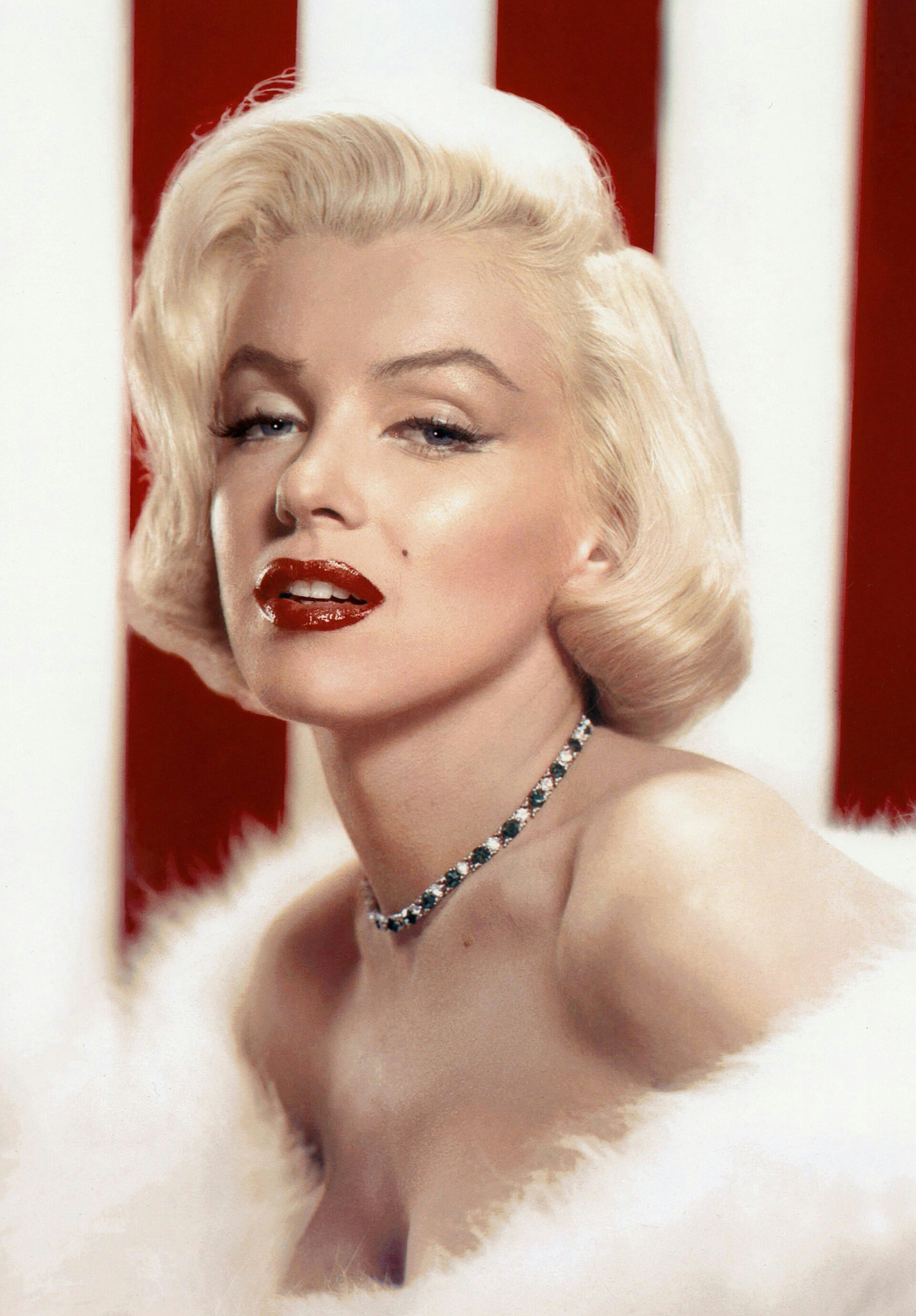 A very platinum blonde Marilyn Monroe in a fur stole at the age of 27.