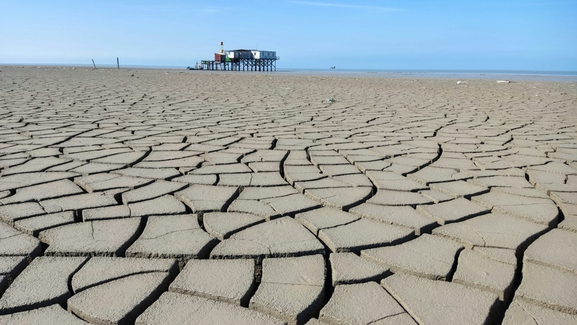 The Caspian Sea has lost an area nearly the size of Sicily: human activities are a major reason why