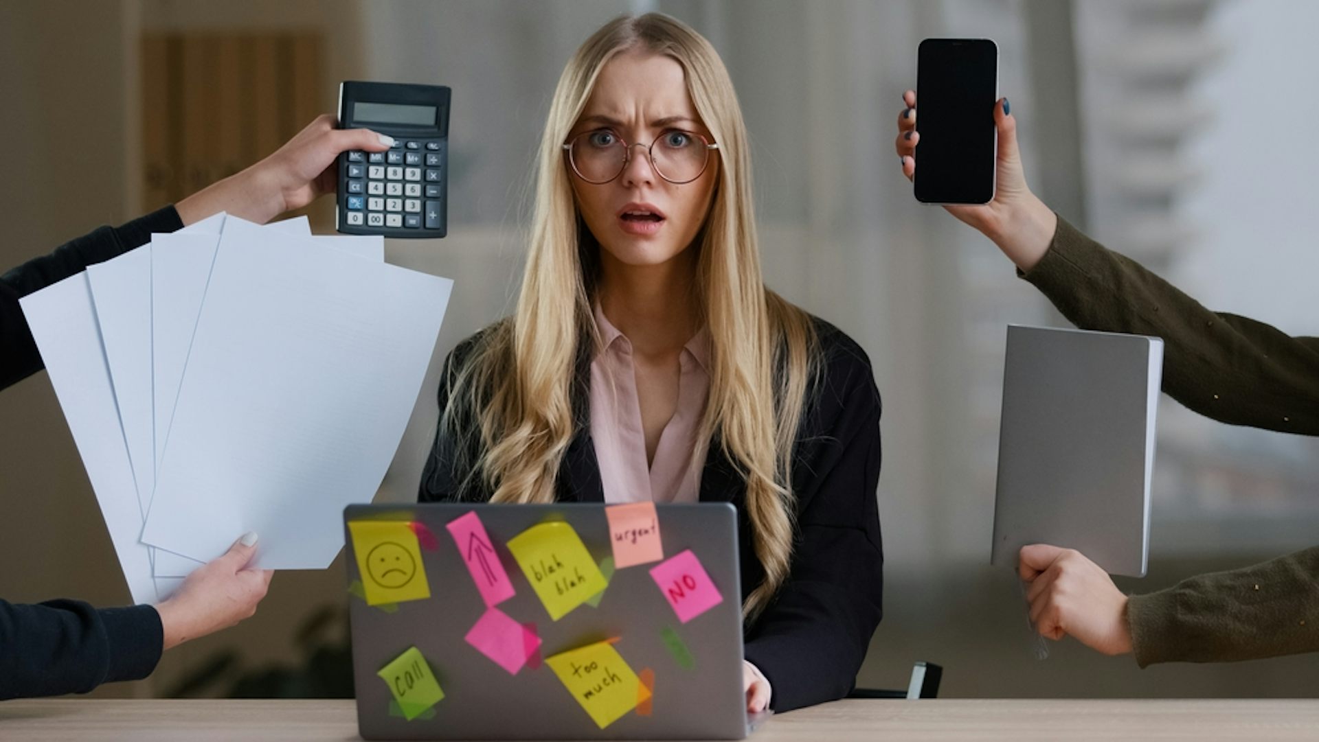 Une femme ayant le sentiment d’être surmenée