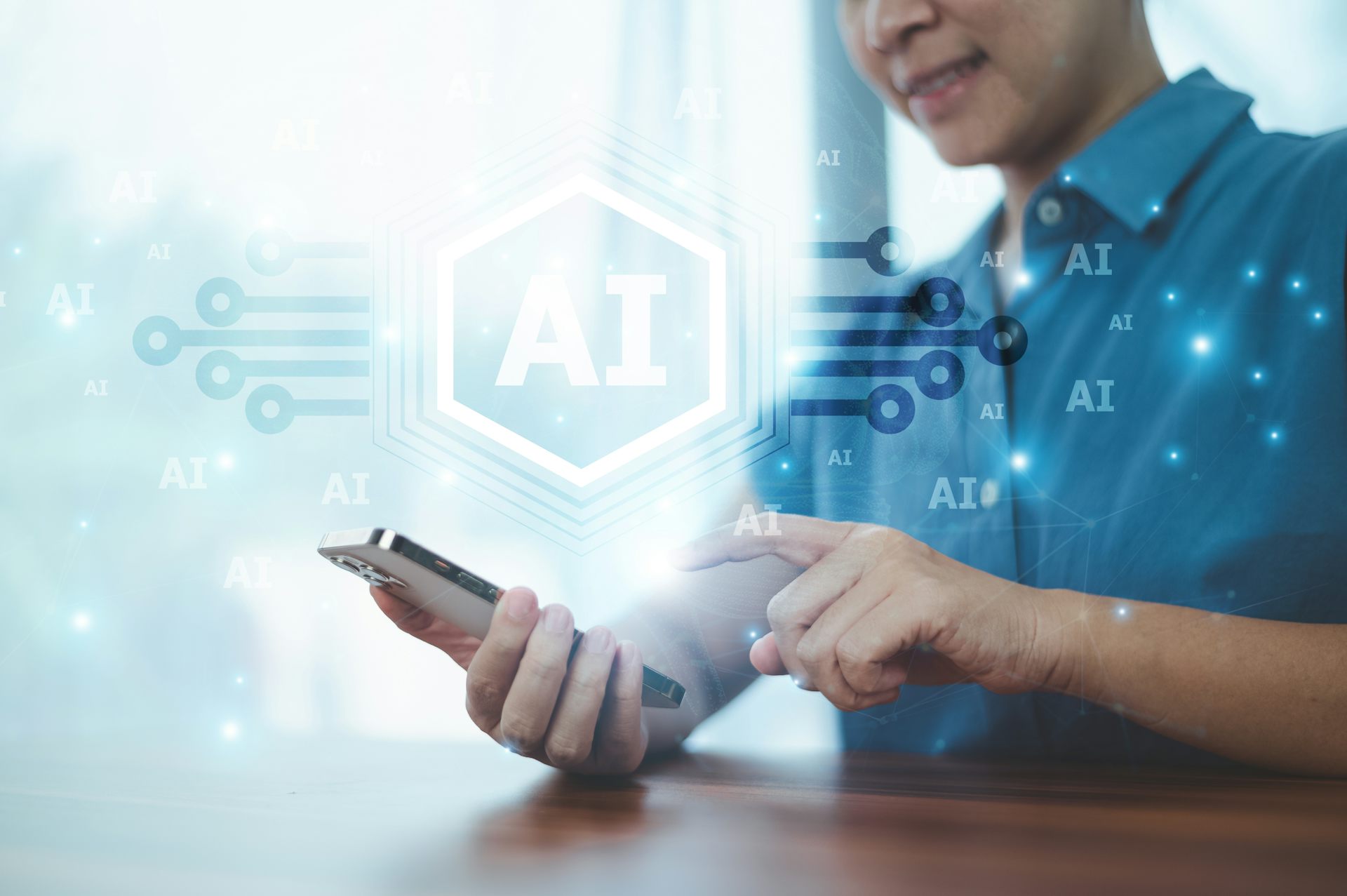 Une femme tapote sur son smartphone, un logo « IA » apparaît.