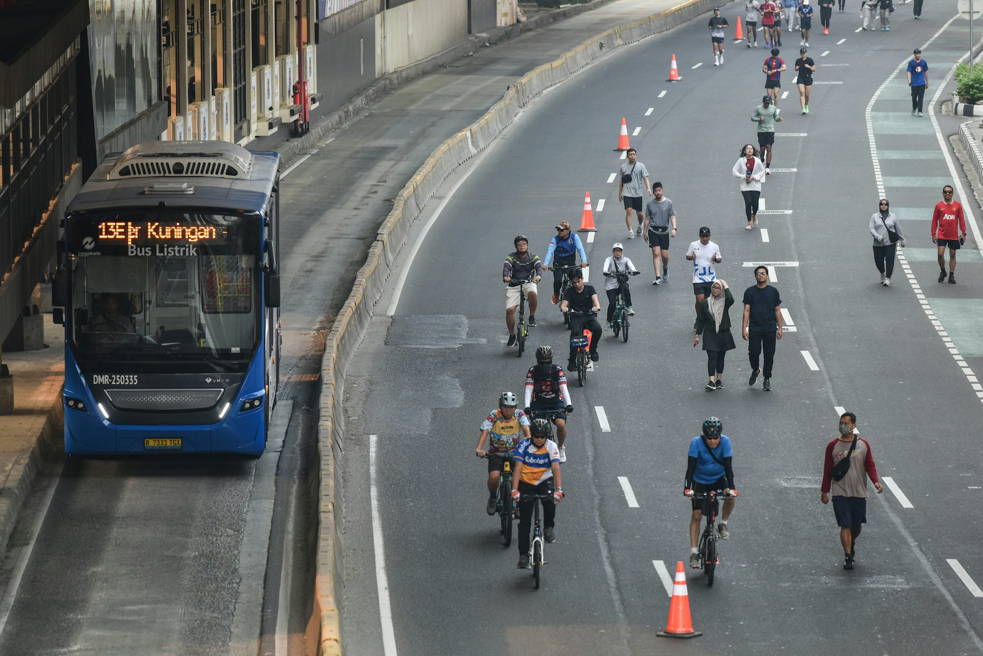 Negara perlu membangun ruang olahraga publik yang mudah diakses masyarakat.