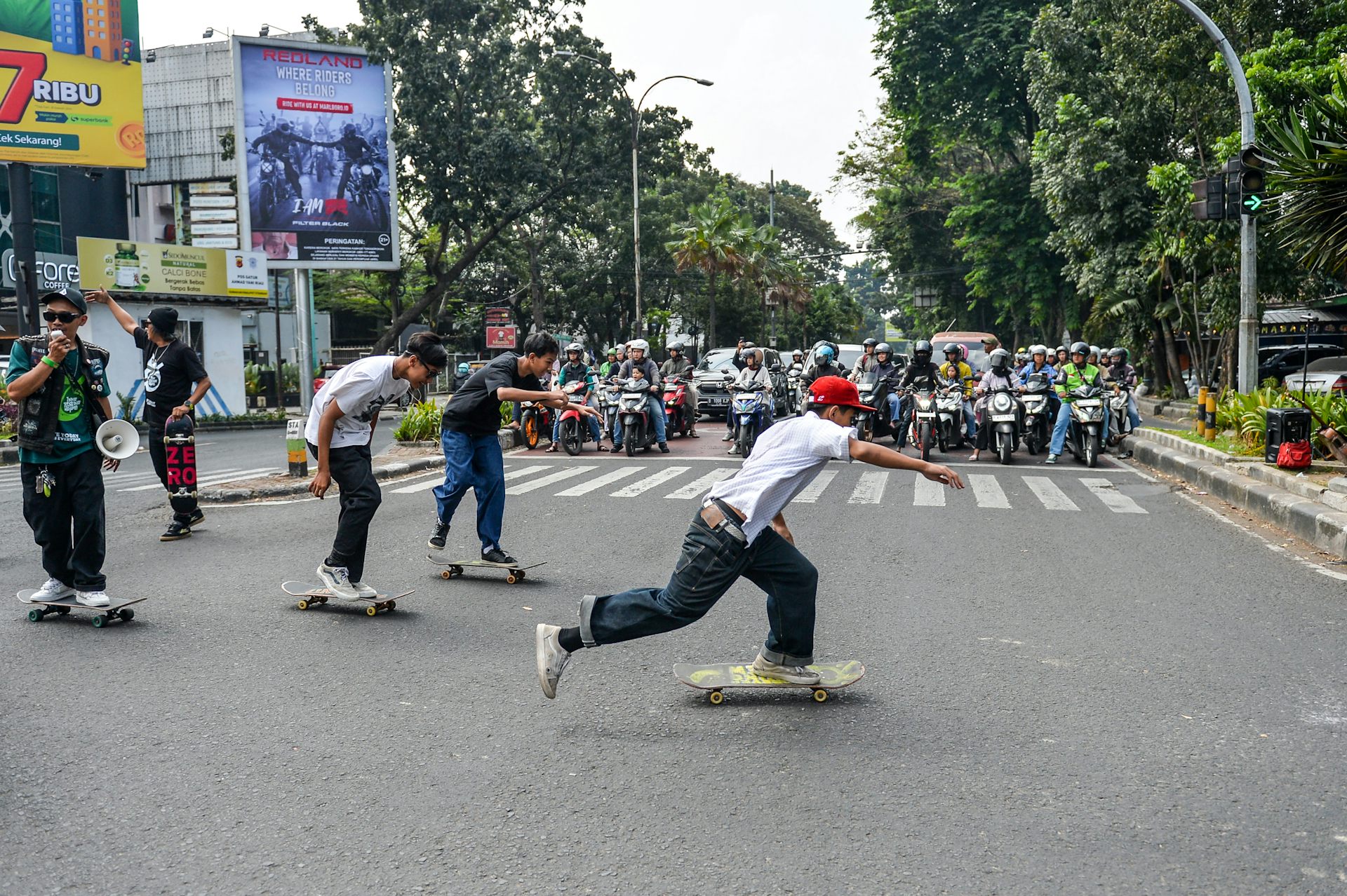 Investasi pada fasilitas olahraga berkaitan dengan kebijakan kesehatan publik.