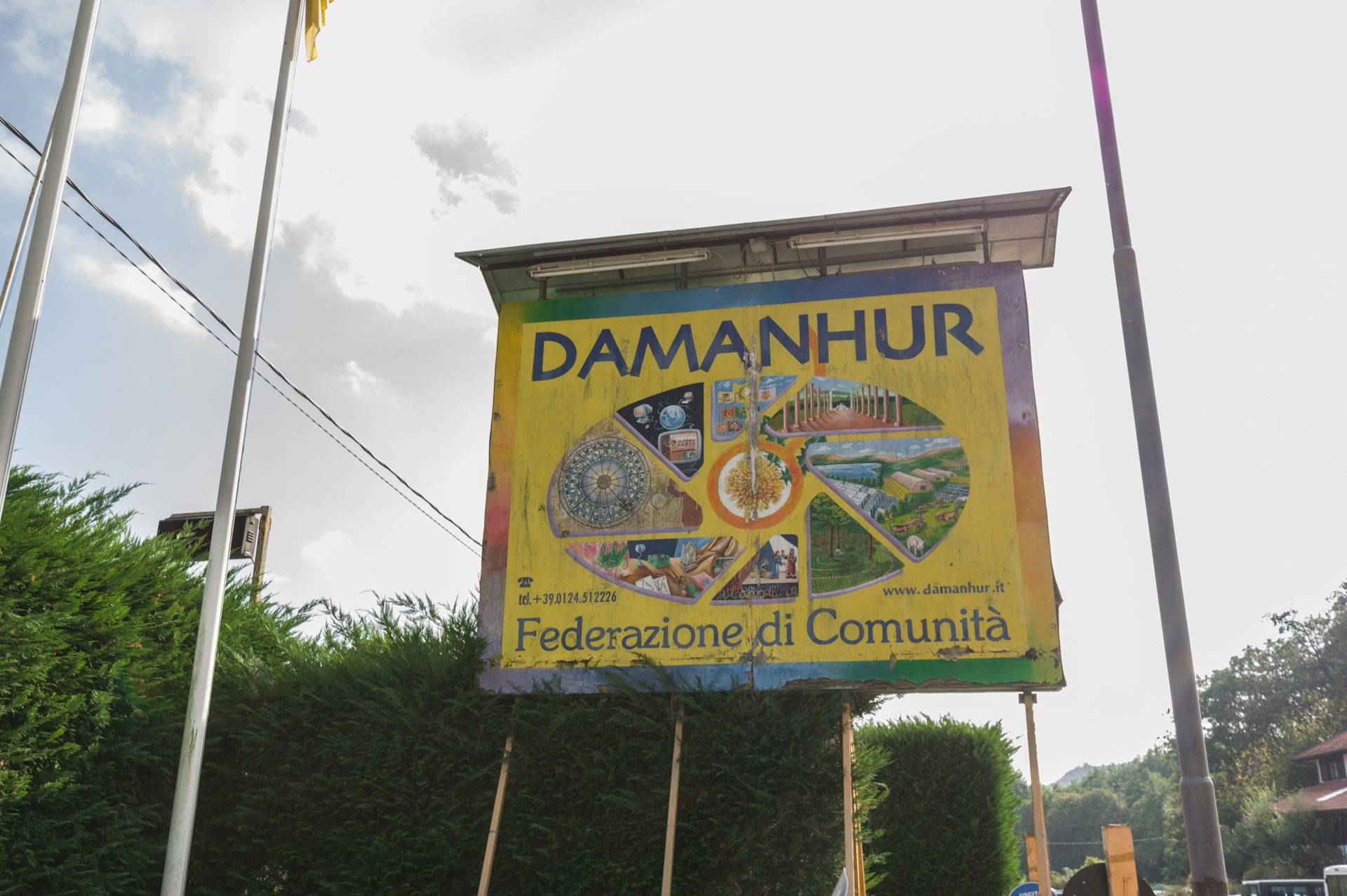 Image du panneau d'entrée de la « Fédération de la communauté ».