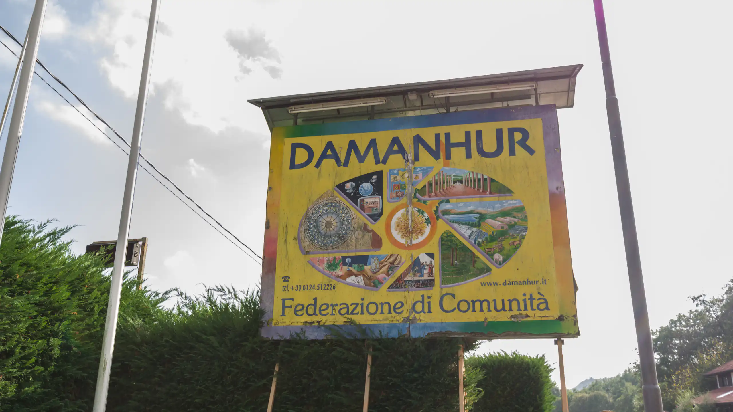 Image du panneau d'entrée de la « Fédération de la communauté ».