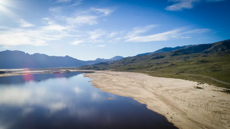 drought dry lake, hot sun
