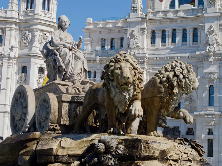 Fuente de Cibeles en Madrid, con los leones Atalanta e Hipómenes tirando del carro.