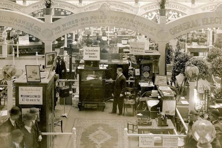 Mónico Sánchez en la III Exhibición de la Electricidad en el Madison Square Garden de Nueva York.