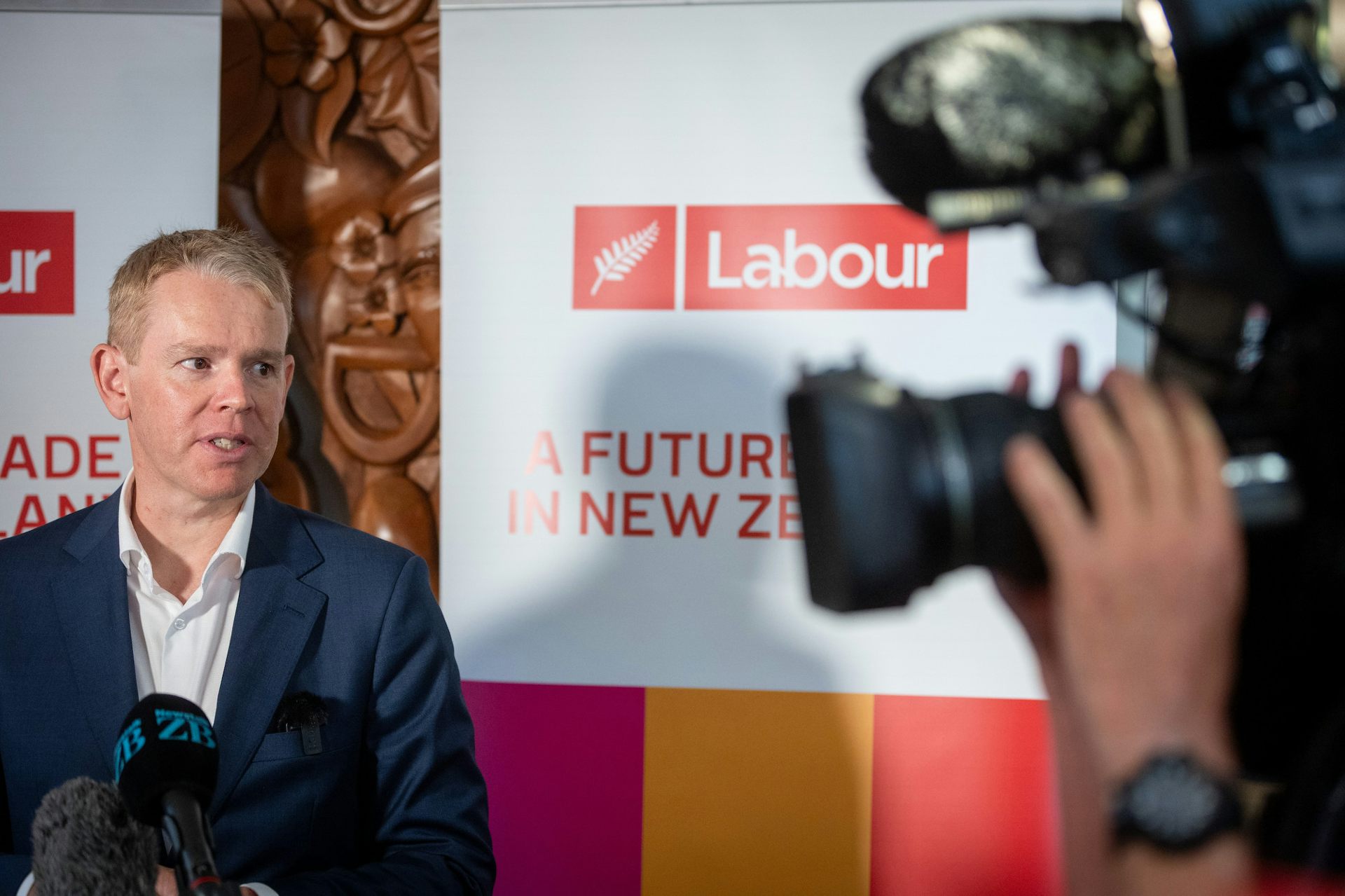 As NZ’s Chris Hipkins pursues power, what can he learn from Keir Starmer’s downfall?