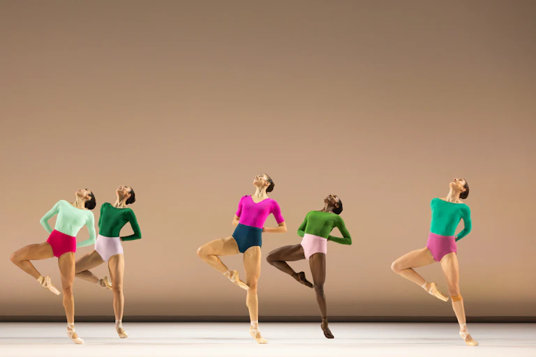 Five female dancers in retiré.