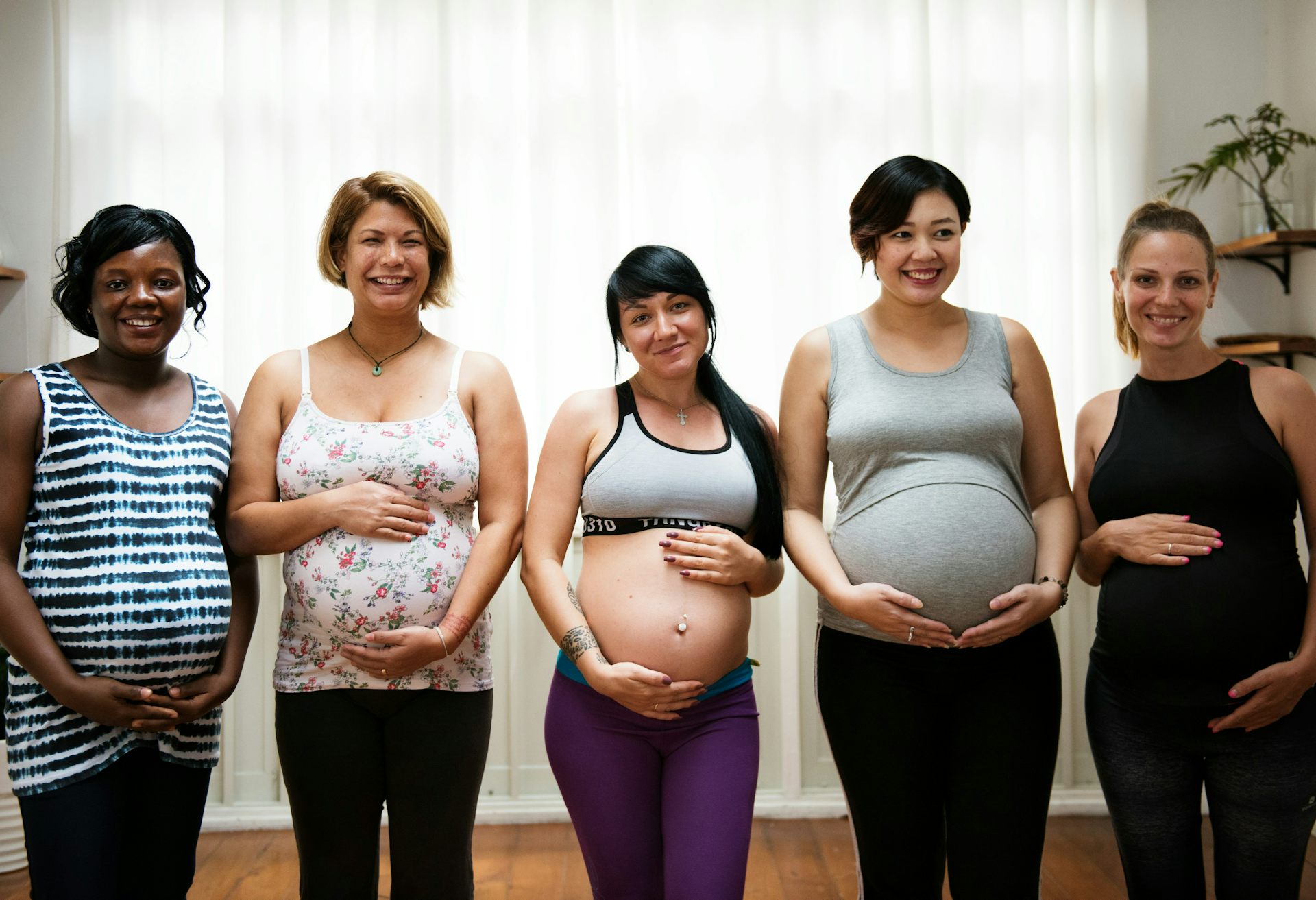 Cinco mujeres embarazadas