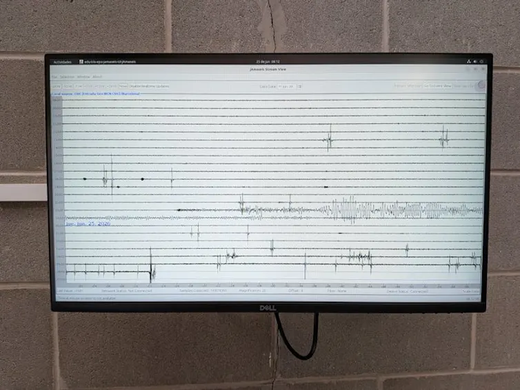 La imagen muestra el registro en el sismómetro horizontal instalado en el GEO3BCN-CSIC