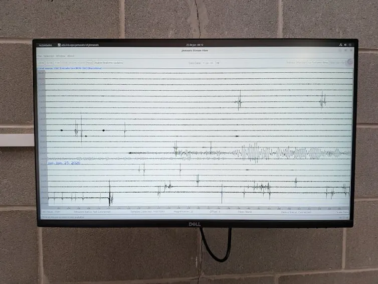 La imagen muestra el registro en el sismómetro horizontal instalado en el GEO3BCN-CSIC