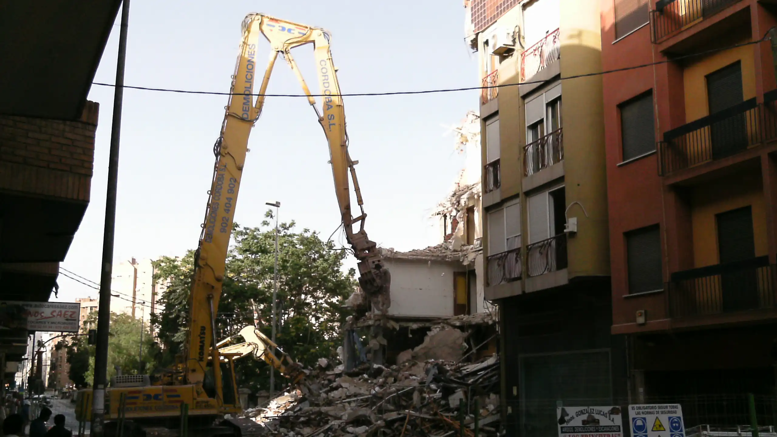 Derribo de un edificio tras el terremoto que sacudió Lorca (Murcia) en 2011.