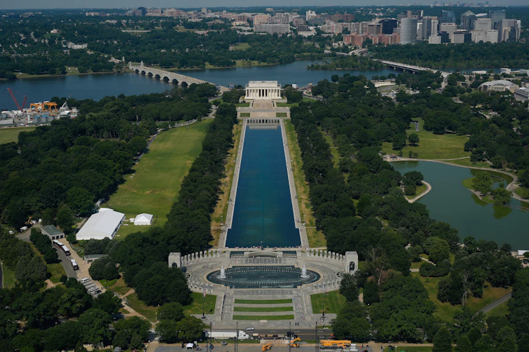 Aerial view of Lincoln Memorial Reflecting Pool with green discolouration
