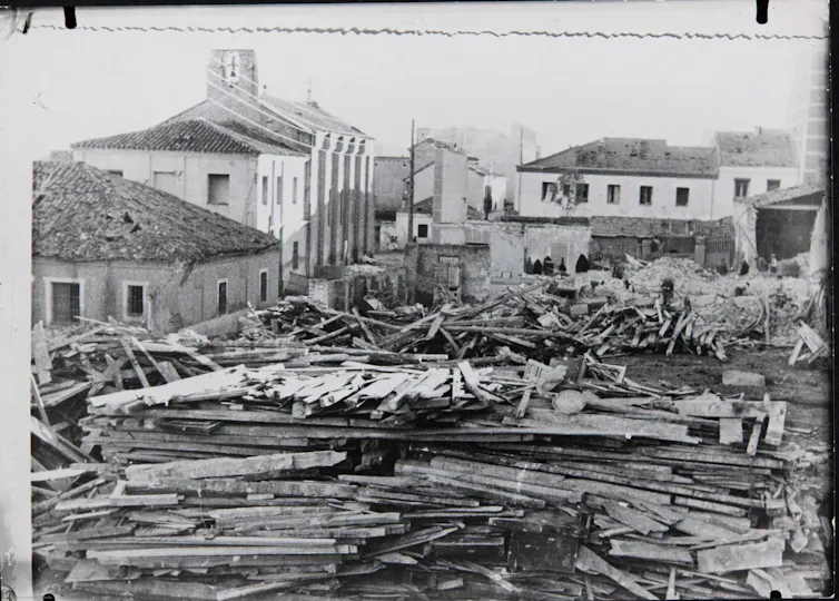 Edificios destruidos por los efectos de la guerra civil española.