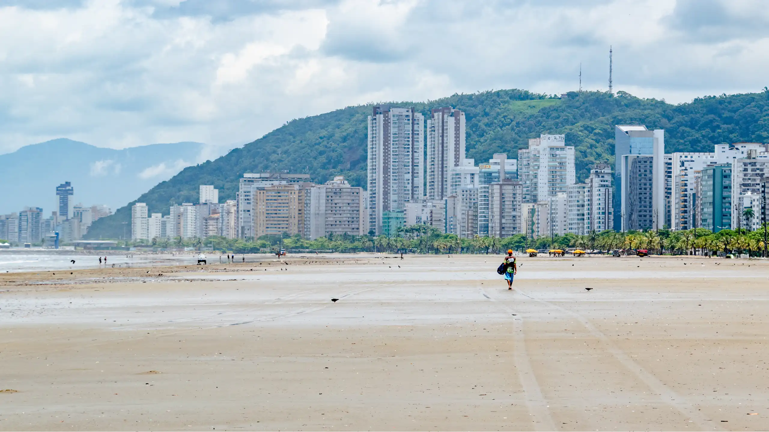 Vue de Sao Paulo depuis la plage.