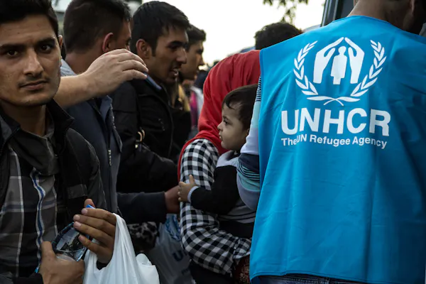 A UNHCR worker alongside refugees in Serbia in 2015