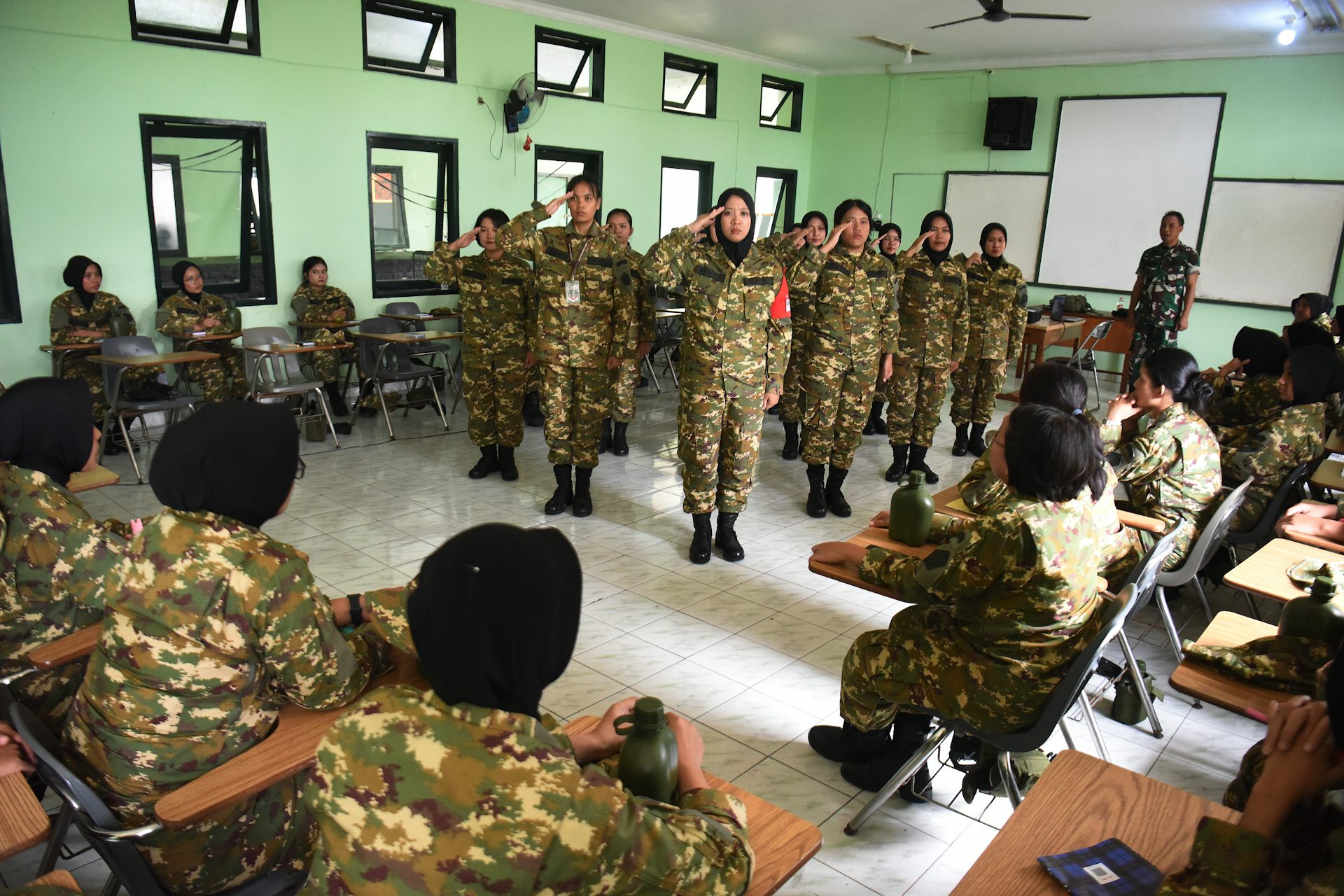 Berbagai institusi sipil di Indonesia kerap mengadopsi pendekatan semi-militer dengan alasan kedisiplinan.