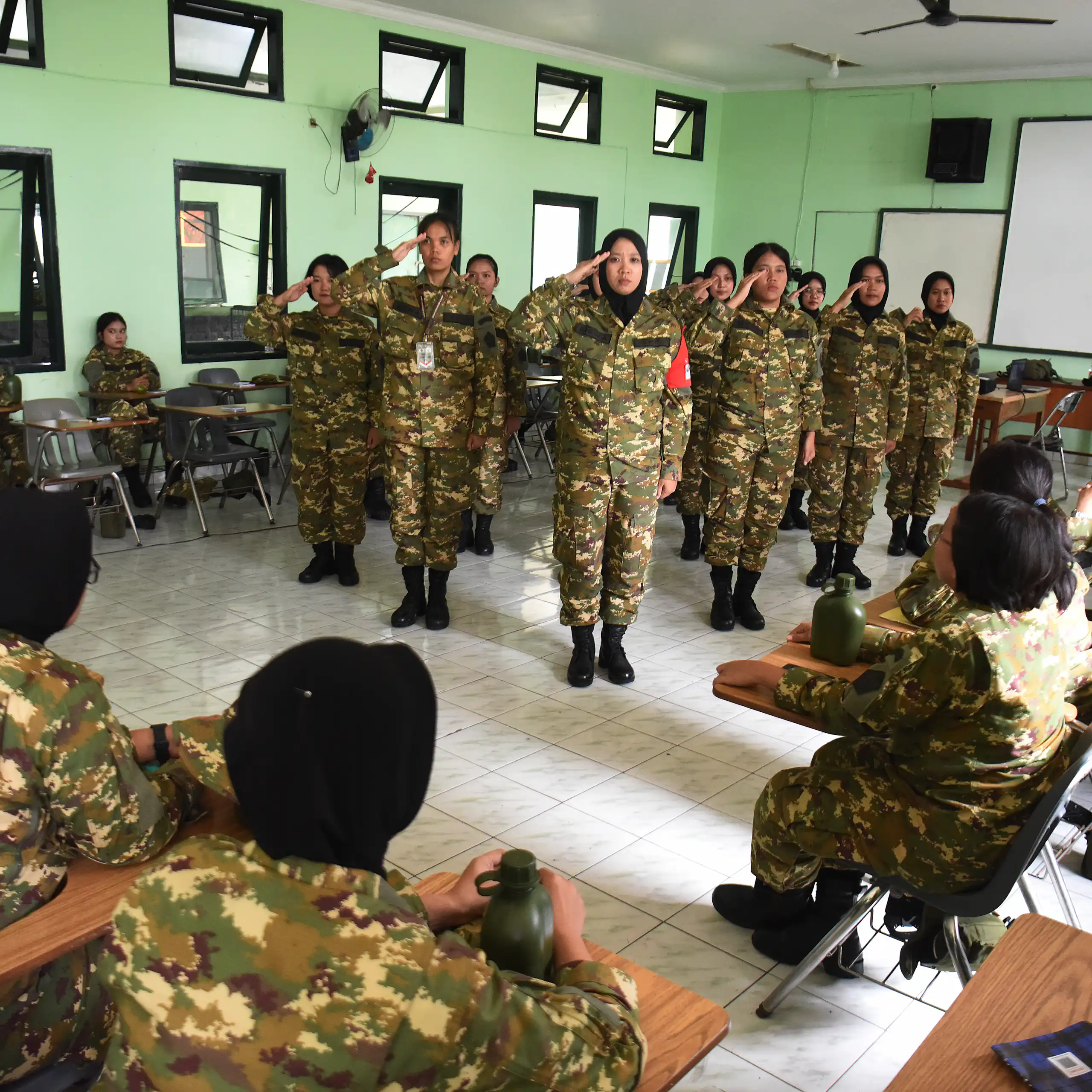 Berbagai institusi sipil di Indonesia kerap mengadopsi pendekatan semi-militer dengan alasan kedisiplinan.