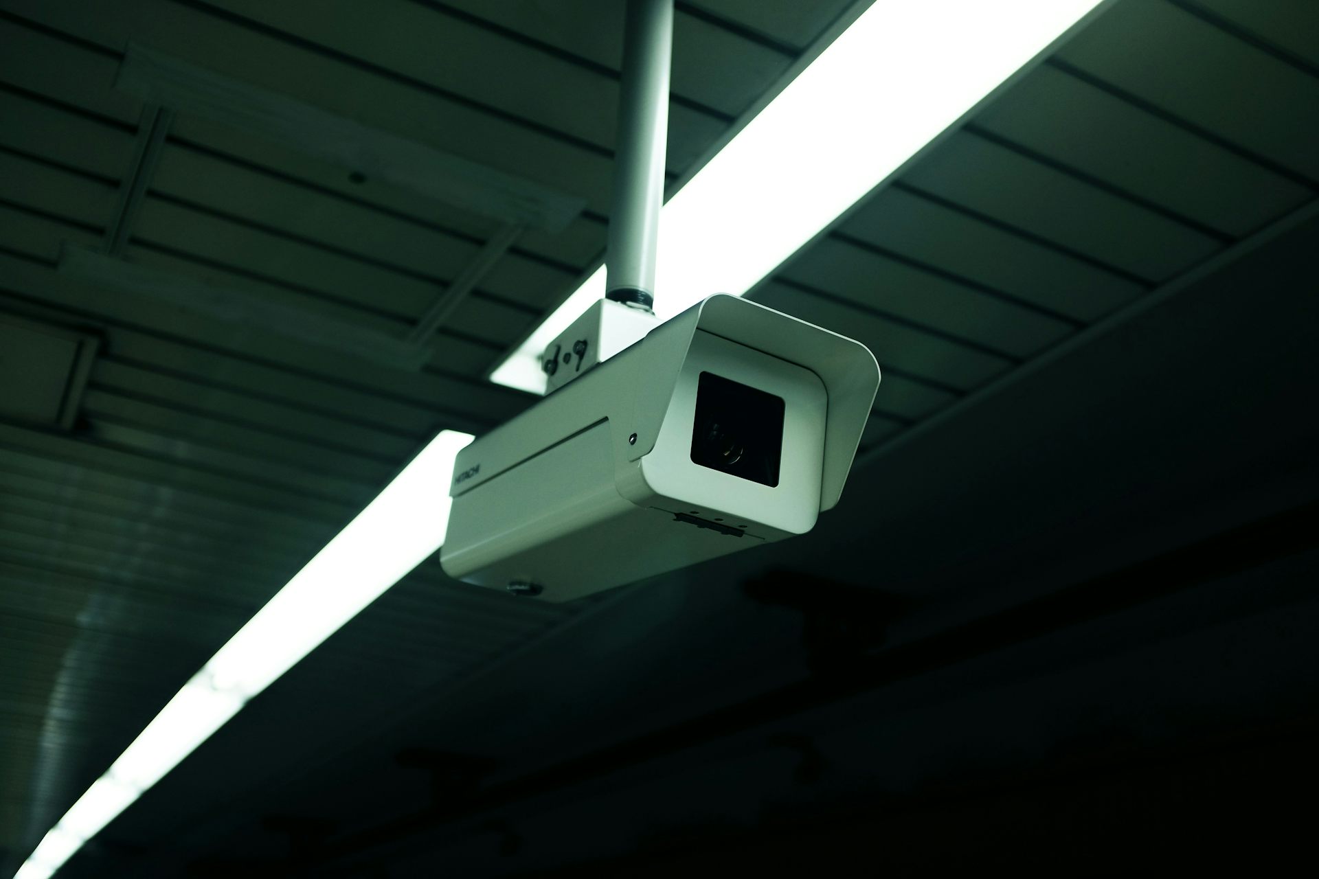 Cámara de seguridad desde el techo.