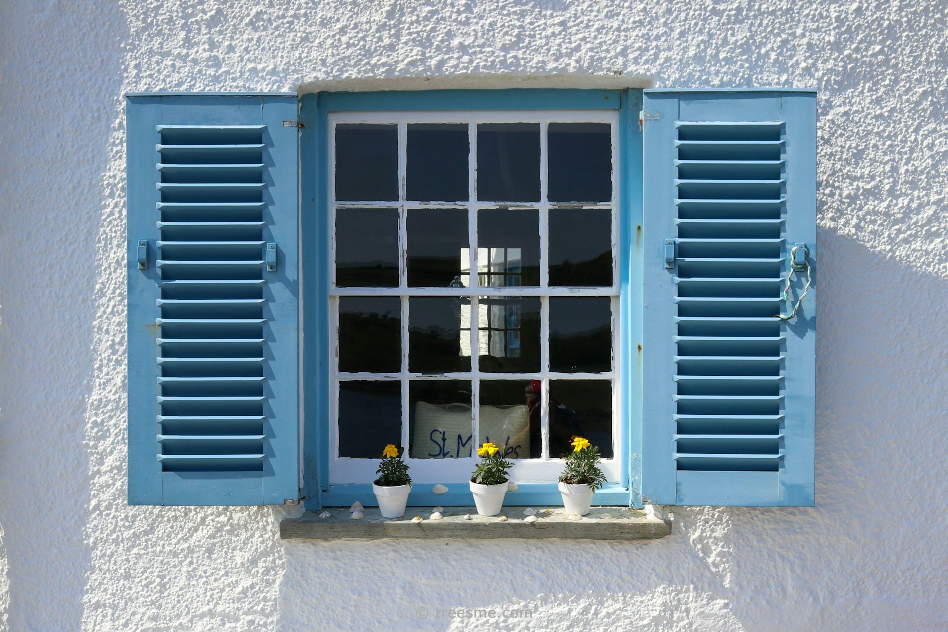 Heatwaves: expert tips on redesigning UK homes to cope with hotter temperatures