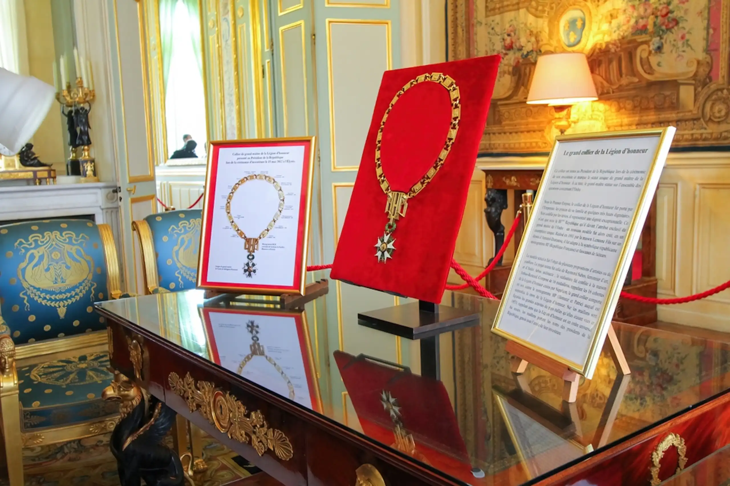 Médaille de la Légion d'honneur exposée à l'Élysée, en 2013.