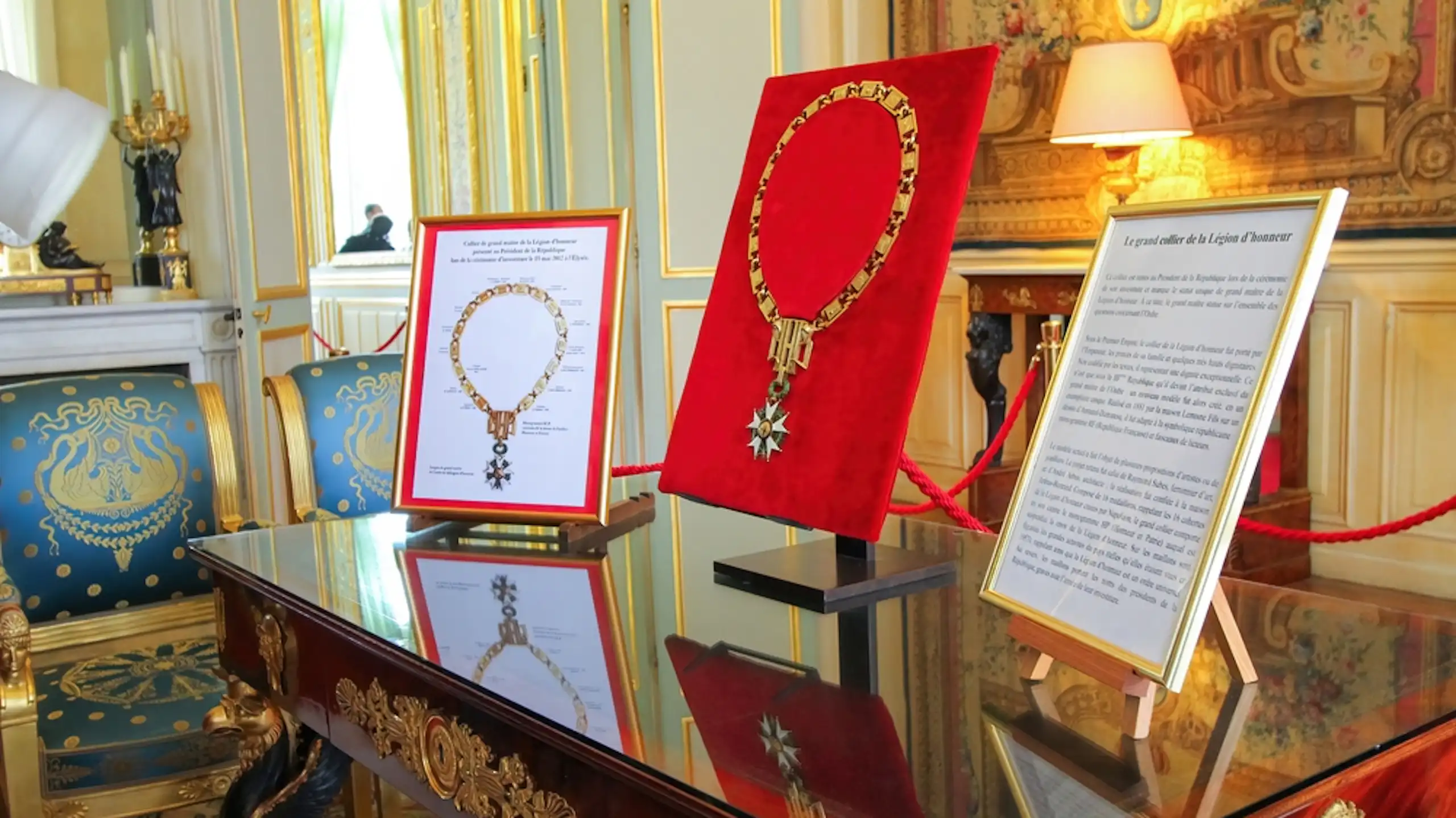 Médaille de la Légion d'honneur exposée à l'Élysée, en 2013.