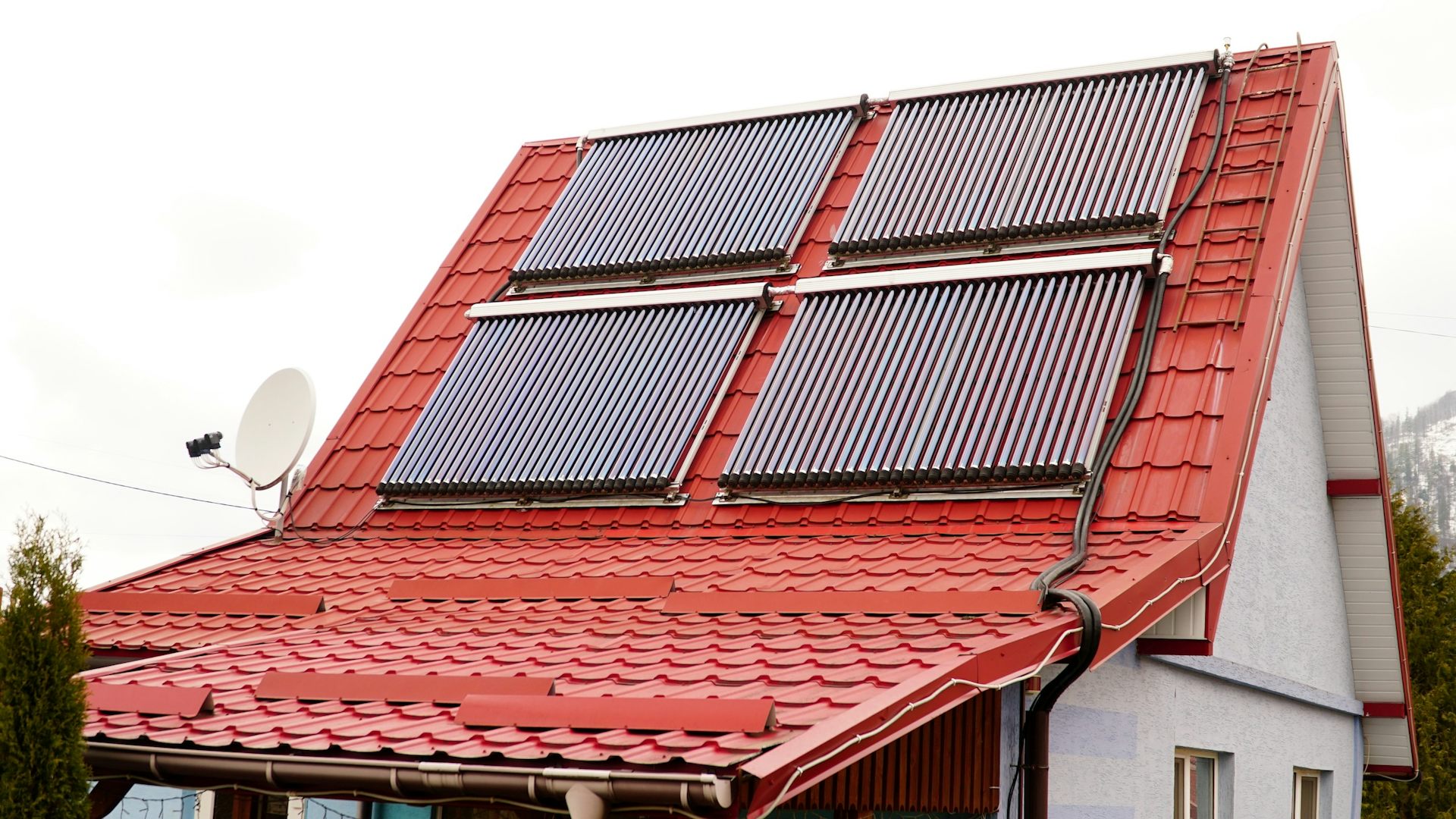 panneaux solaires thermiques sur un toit