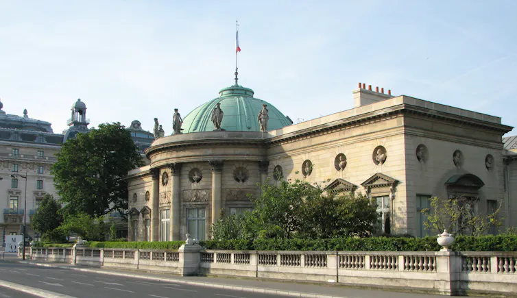 Palais de la Légion d’honneur (ou hôtel de Salm) vu des quais de Seine