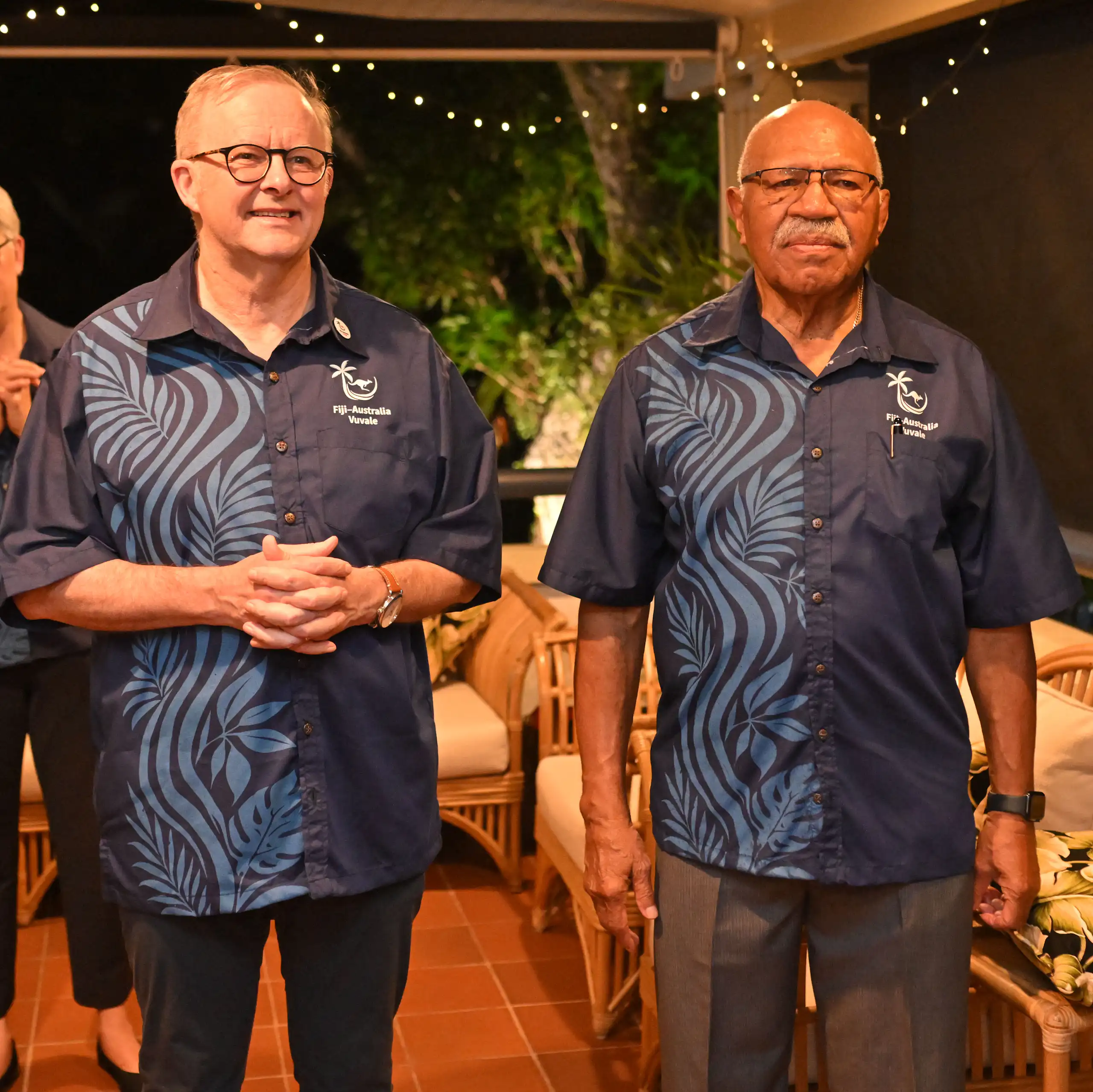 Anthony Albanese and Sitiveni Rabuka wearing matching shirts