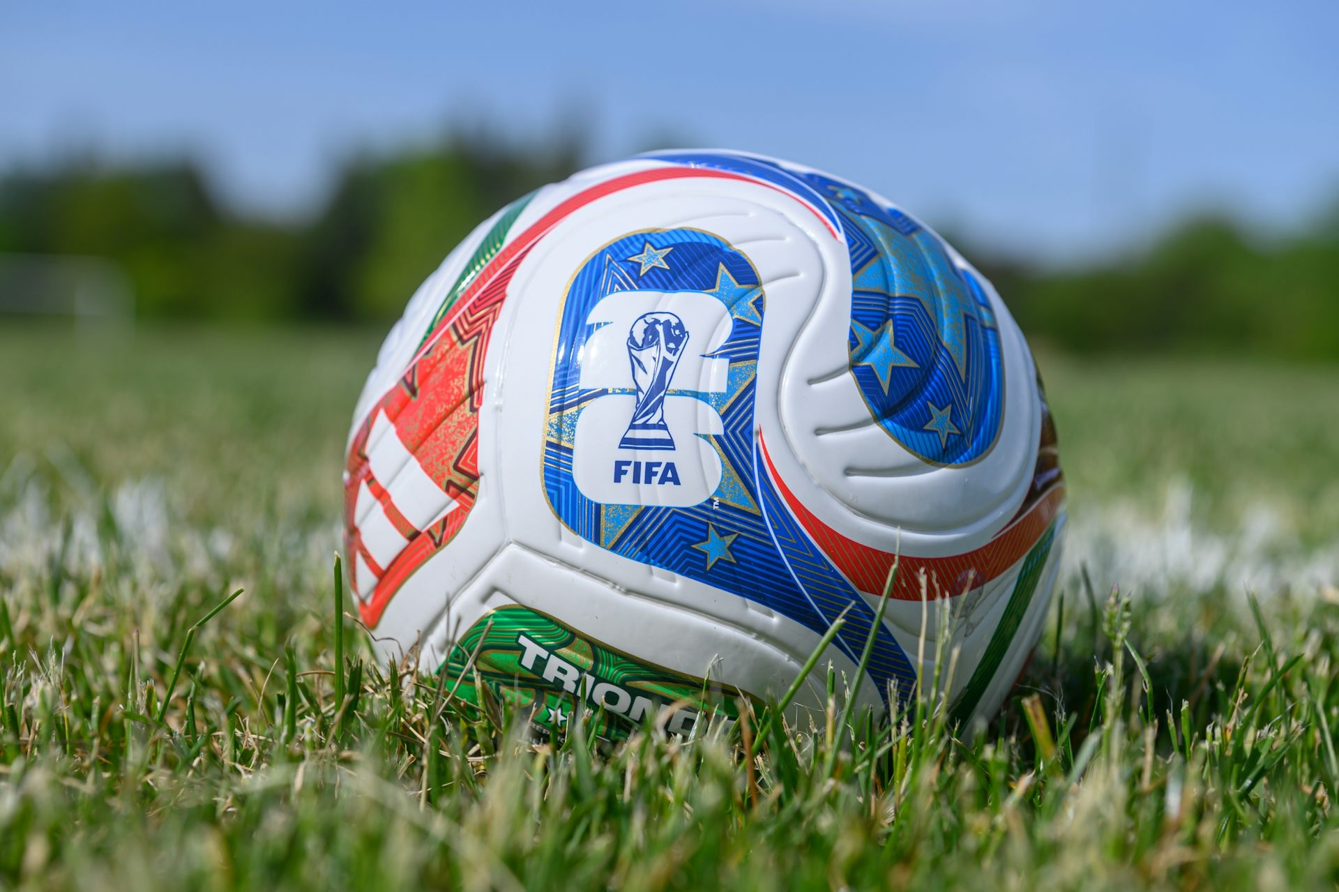 Ballon de football avec le logo de la FIFA.
