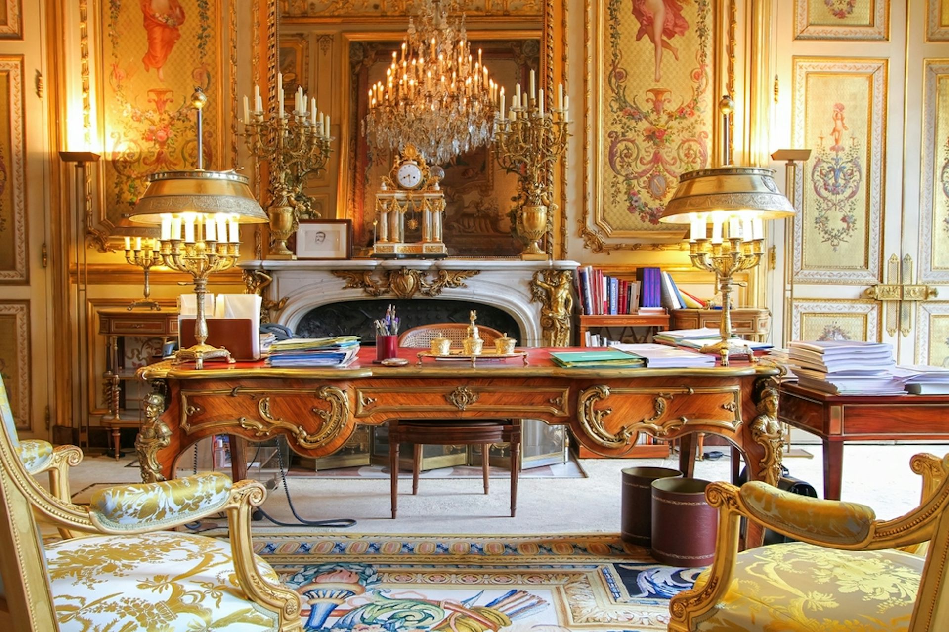 Salon doré à l'Élysée, alias Hôtel d'Evreux, la résidence officielle du Président de la République à Paris (septembre 2013)