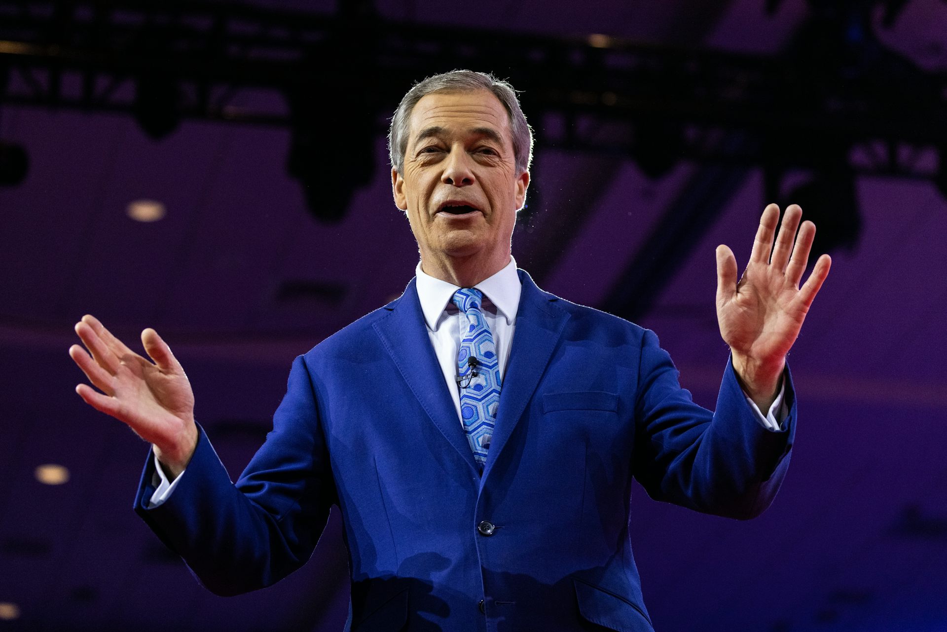 Pourquoi Nigel Farage démissionne de son mandat de député britannique… pour mieux se représenter