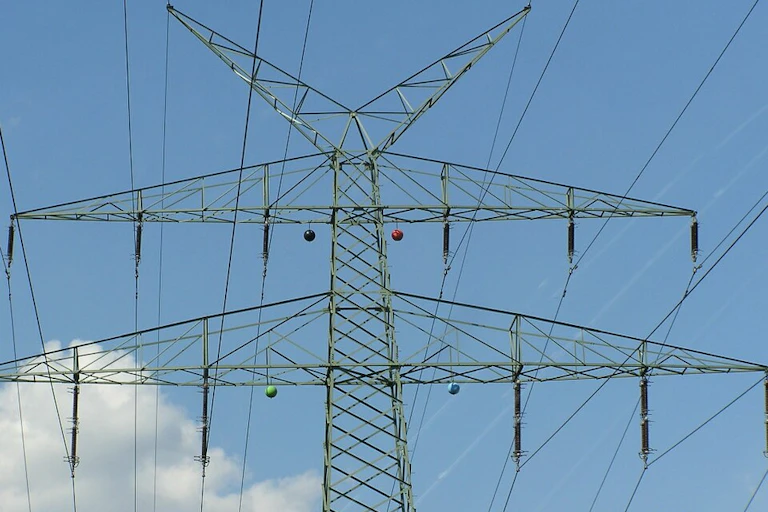 Ligne à haute tension.