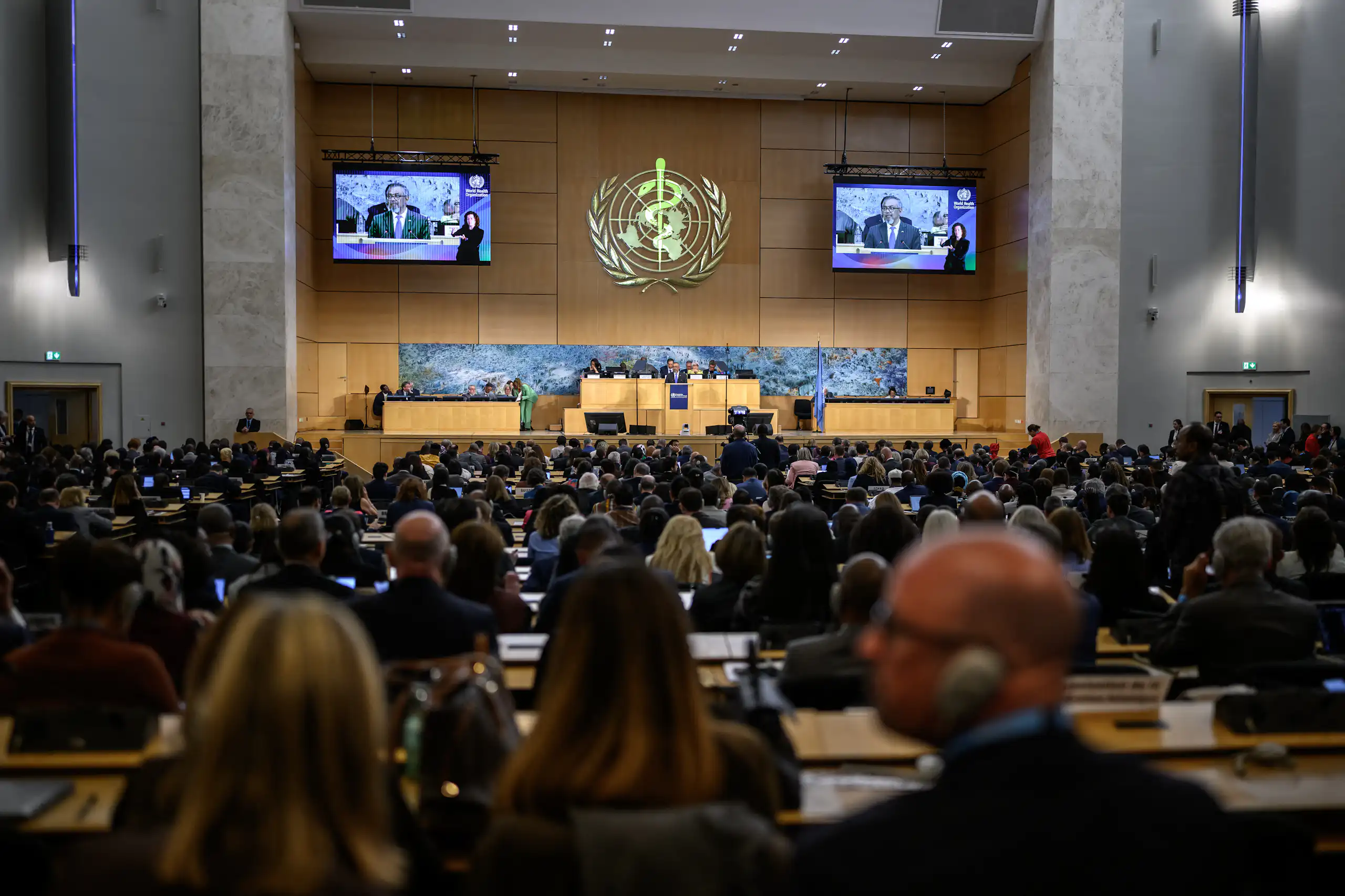 Le directeur général de l'Organisation mondiale de la santé (OMS), Tedros Adhanom Ghebreyesus, prononce un discours lors de l'ouverture de la 79e Assemblée mondiale de la santé (OMS) à Genève, le 18 mai 2026.