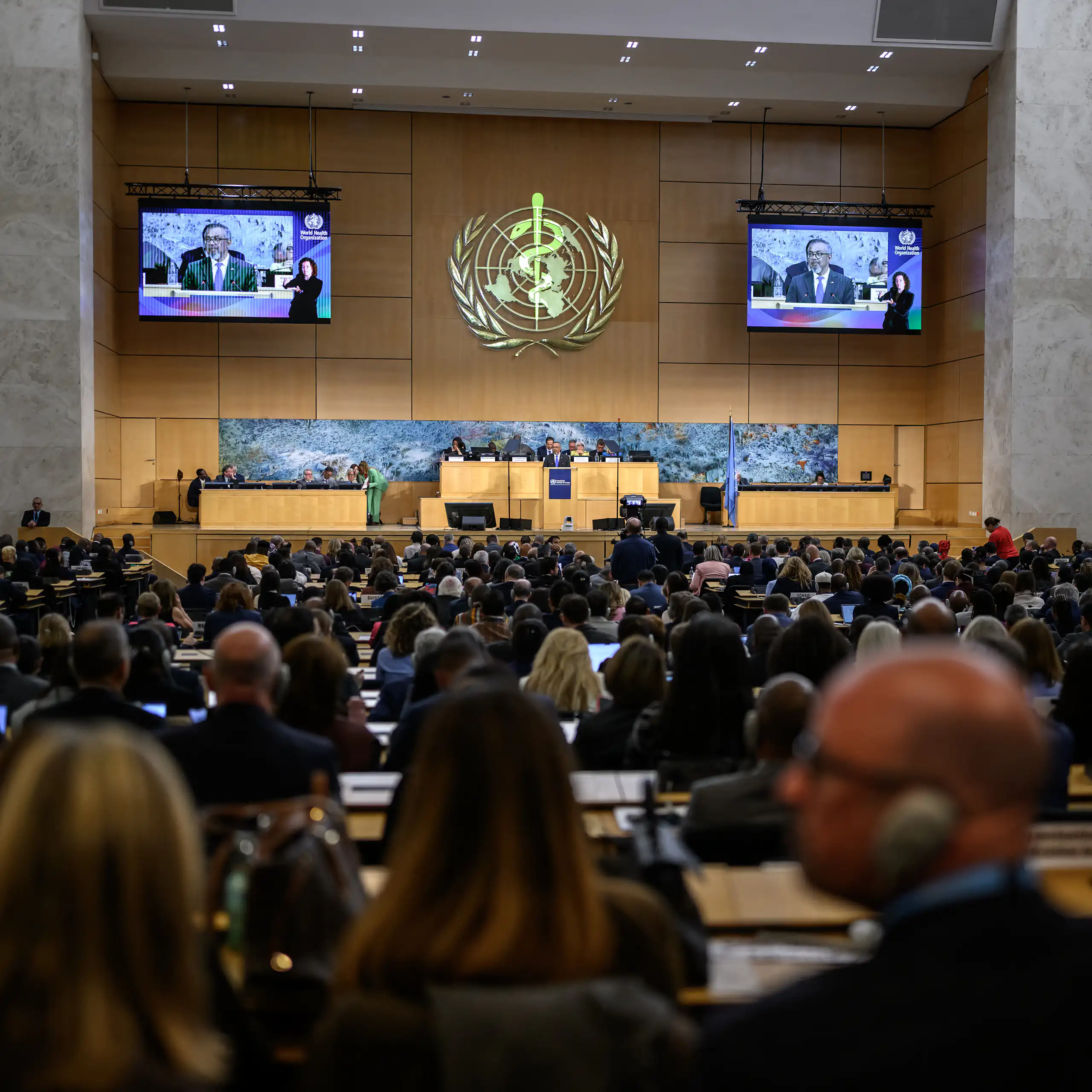 Le directeur général de l'Organisation mondiale de la santé (OMS), Tedros Adhanom Ghebreyesus, prononce un discours lors de l'ouverture de la 79e Assemblée mondiale de la santé (OMS) à Genève, le 18 mai 2026.