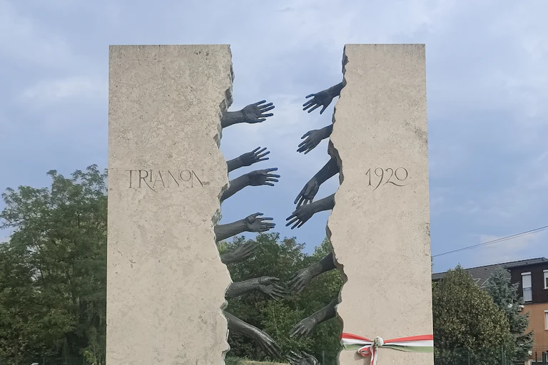 A picture of a sculpture.