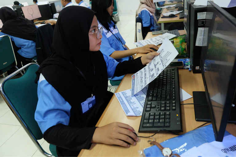 Ada keresahan mengenai dunia kerja yang menganggap banyak kantor lebih percaya konsultan dibandingkan internalnya sendiri