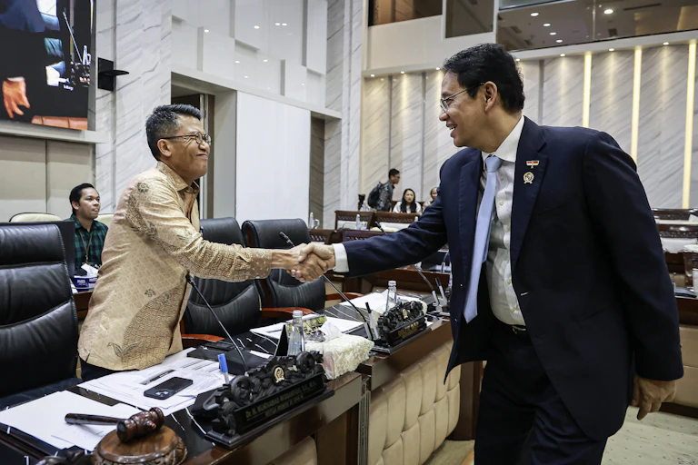Dalam memperingati hari pajak nasional, kita perlu merenungkan mengapa rasio pajak nasional selalu turun beberapa tahun terakhir