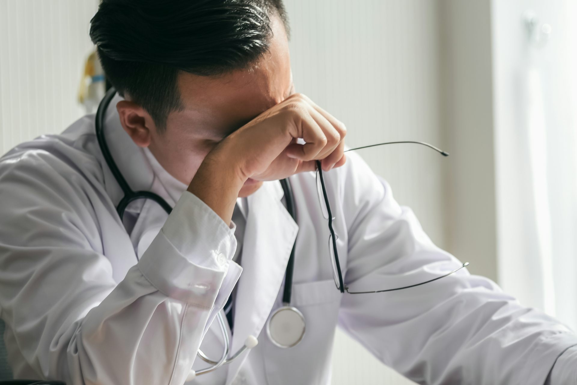 Dokter merupakan salah satu pekerjaan berisiko tinggi terkena masalah mental.