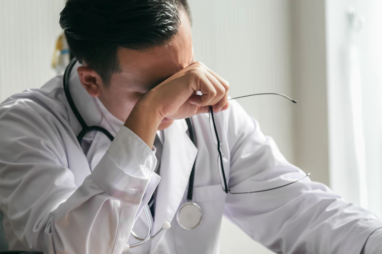 Dokter merupakan salah satu pekerjaan berisiko tinggi terkena masalah mental.