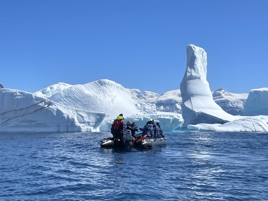 theconversation.com - Christy Hehir - 'I can't work in the farce of climate change cruise tourism anymore': why Antarctic guides quit their dream jobs