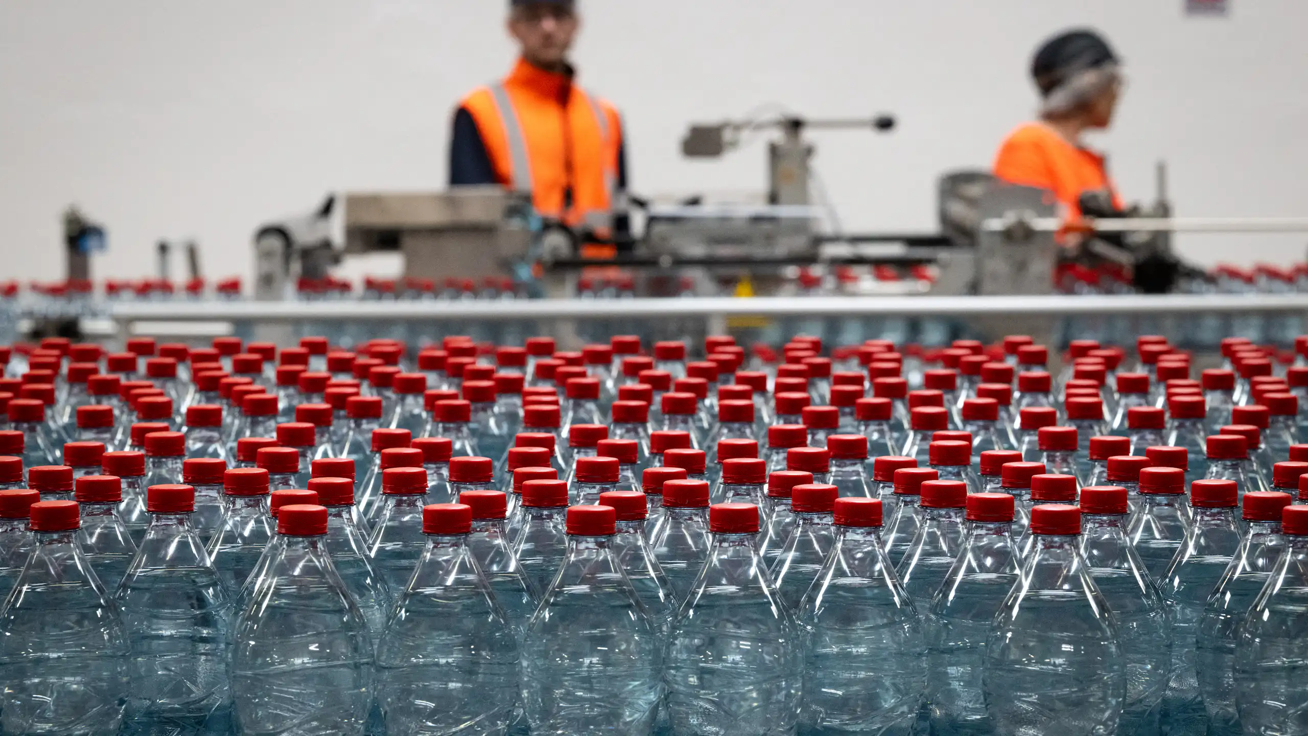 Ligne de production de bouteilles en plastique.