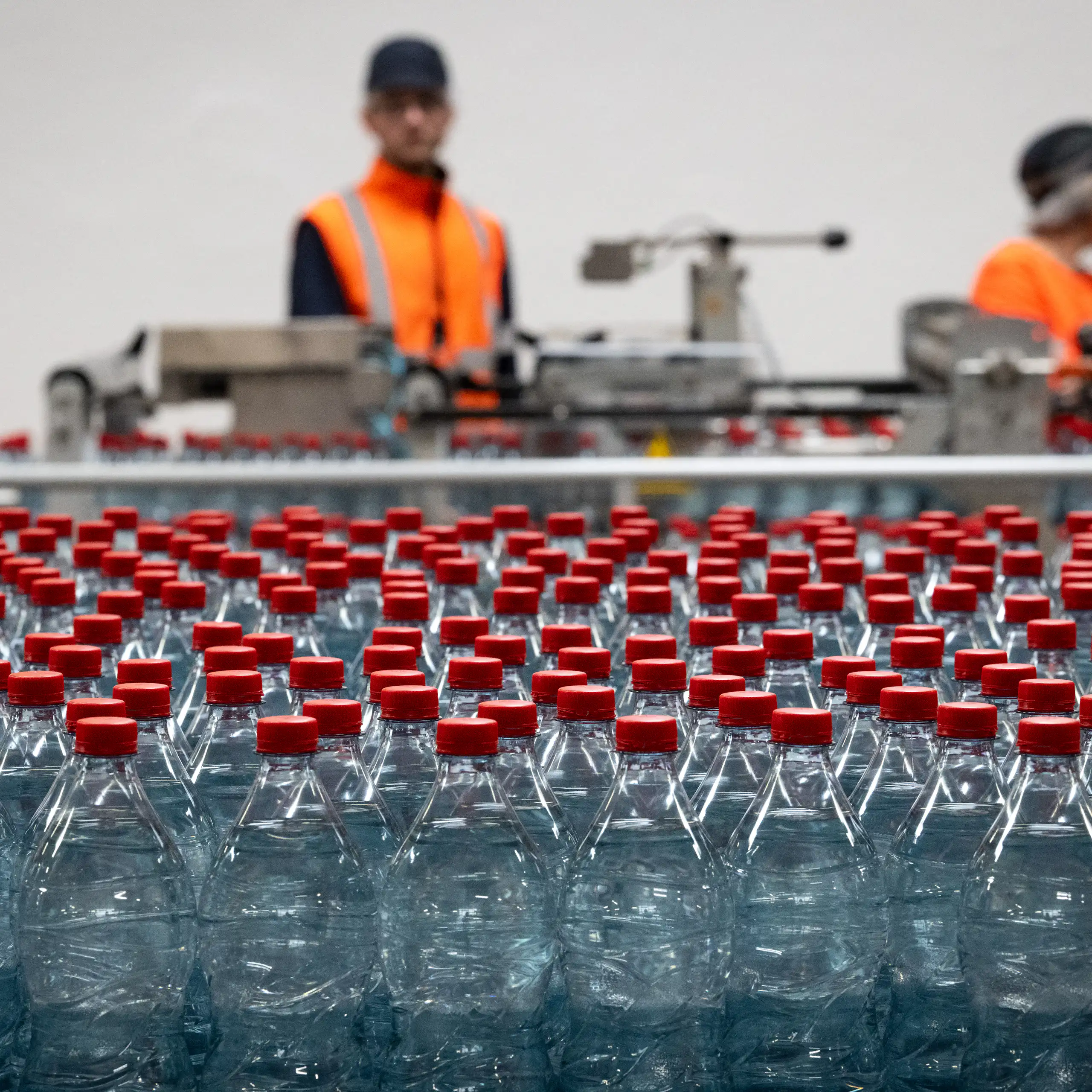 Ligne de production de bouteilles en plastique.