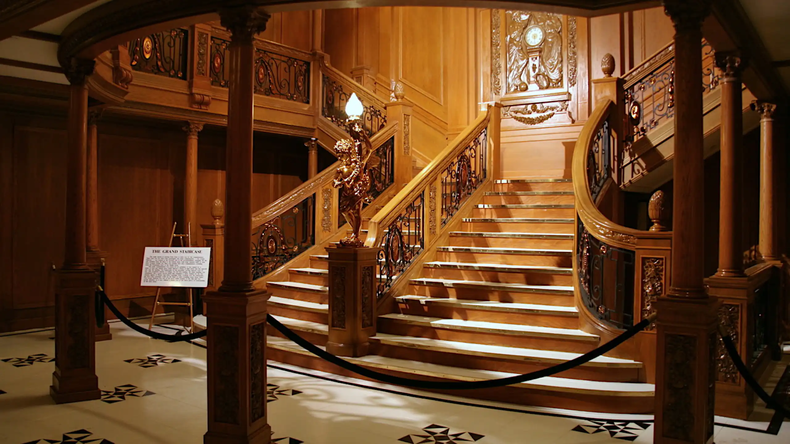 Le grand escalier du Titanic (réplique).